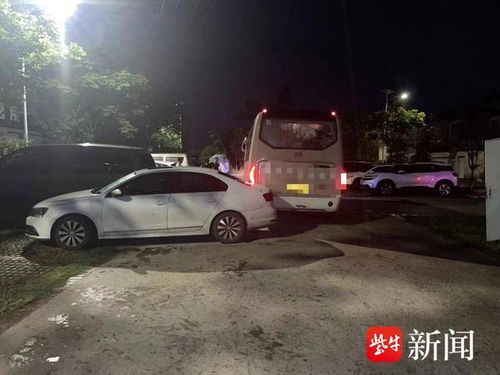 商务车撞小汽车上高速怎么赔偿（商务车撞人）